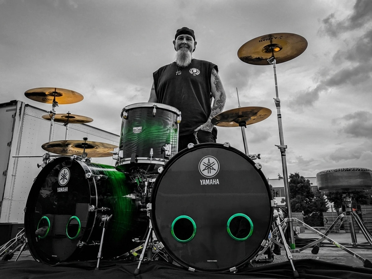 Steve Ricardo setup outside